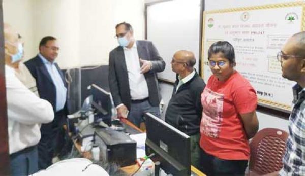 जिला अस्पताल में इलाज की गुणवत्ता के साथ समझौता न करें डॉक्टर-भीम सिंह