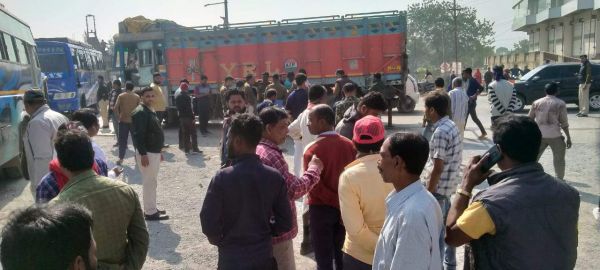 तेज रफ्तार ट्रक स्कूटी सवार को घसीटते ले गया काफी दूर, मौत 