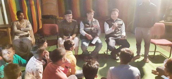स्वयंसेवकों ने साफ-सफाई कर स्वच्छता के प्रति किया जागरूक