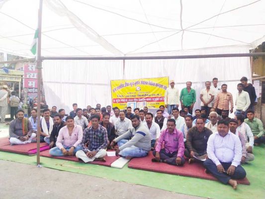 मांगों को ले उचित मूल्य दुकान संचालकों का धरना-प्रदर्शन