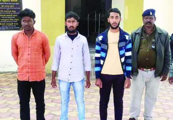 लूट के फरार 3 आरोपी  गिरफ्तार