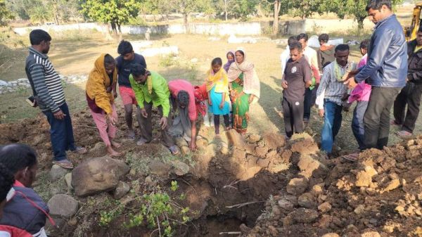 धर्मांतरित युवक को गांव में दफनाने का विरोध,   प्रशासनिक सूझबूझ से माहौल शांत