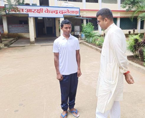 5 लाख के ईनामी समेत 2 नक्सलियों का समर्पण 