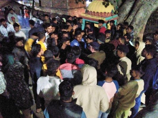 धार्मिक प्रतिमा पर पाक झंडा पहनाने से बढ़ा तनाव