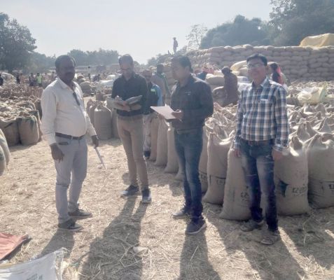 13 कोचियों-बिचौलियों पर कार्रवाई, 231 क्विंटल धान जब्त