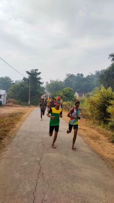 सोनाखान मैराथन: 300 से अधिक ने लगाई कुपोषण के खिलाफ दौड़