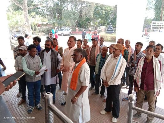 बीमा पोर्टल की त्रुटि से हजारों किसान फसल बीमा से वंचित, भाजपाइयों ने सौंपा ज्ञापन