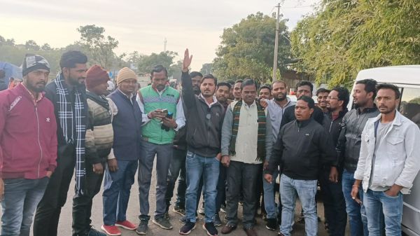 भाजयुमो ने फूंका सीएम का पुतला