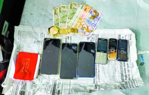 चोरी की मोबाइल बेचने निकला नाबालिग पकड़ाया