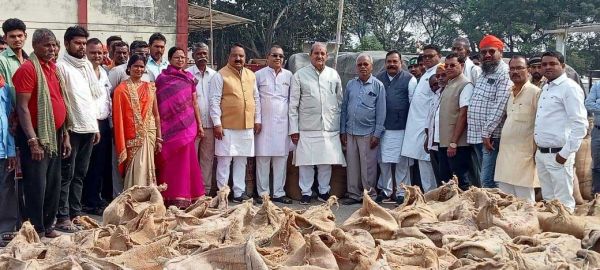 धान खरीदी केंद्र का विधायक ने किया निरीक्षण