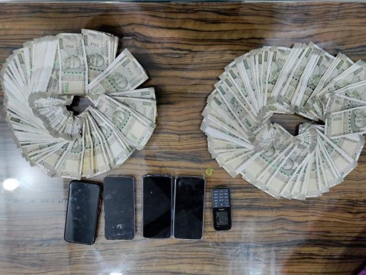 सूने मकान में चोरी, 2 नाबालिग पकड़ाए