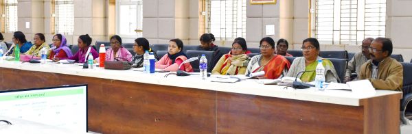 आंगनबाड़ी कार्यकर्ता व सहायिका के रिक्त पदों पर शीघ्र भर्ती करने के निर्देश