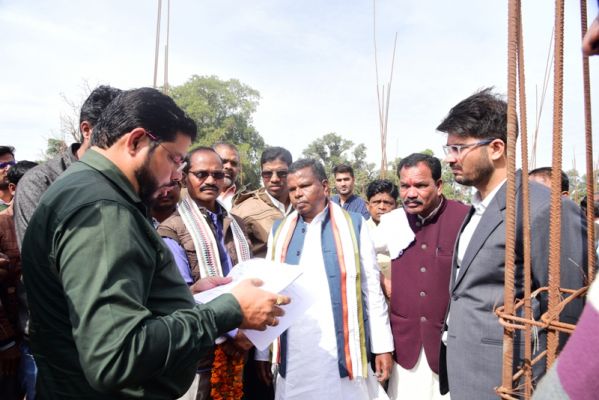  लखमा ने निर्माणाधीन आदिवासी विश्राम गृह का किया निरीक्षण