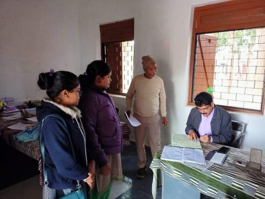 स्कूलों में दबिश, 76 शिक्षक गैरहाजिर, कटेगा 1 दिन का वेतन