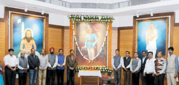 शहीद वीर नारायण सिंह को उनके बलिदान दिवस पर किया नमन, बघेल-उईके भी श्रद्धावनत