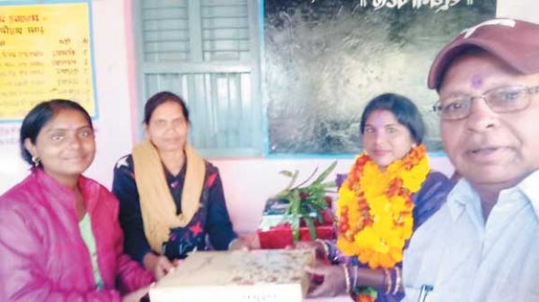 पदोन्नत प्रधान पाठक को दी विदाई