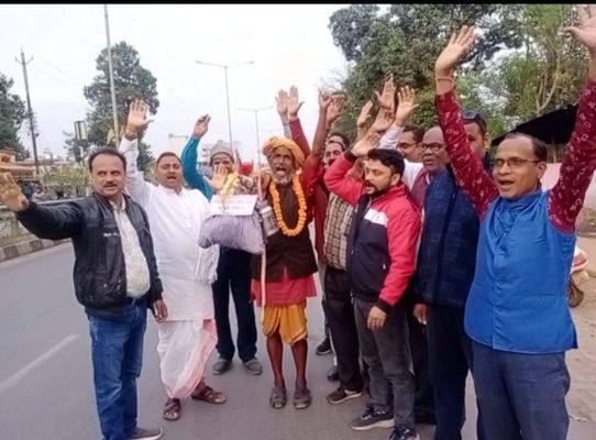 65 बरस के सेवानिवृत्त कर्मी गंगोत्री से जल लेकर रामेश्वरम चढ़ाने पैदल निकले