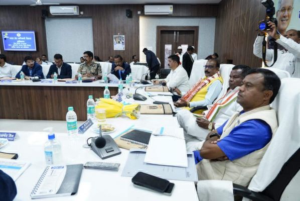 आश्रम-छात्रावासों के माध्यम से बच्चों को बेहतर शैक्षणिक सुविधा देने पर जोर