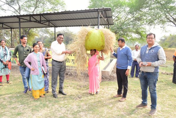 पैरादान करने पर बिंदु का सम्मान