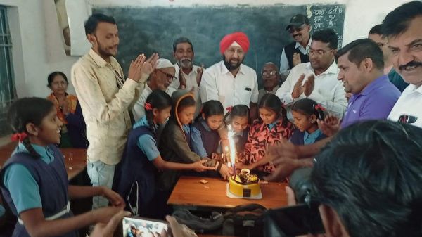 शहर कांग्रेस ने सोनिया का मनाया जन्मदिन