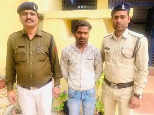 बाईकों में आग लगाने वाला पकड़ाया