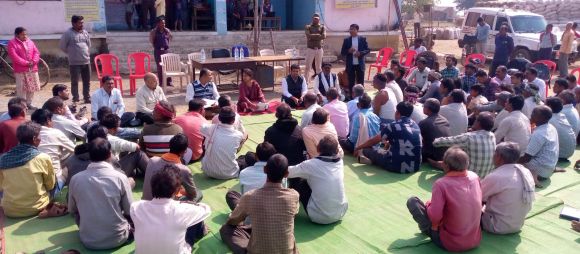 एसडीएम ने लगाई धान खरीदी केंद्र में चौपाल