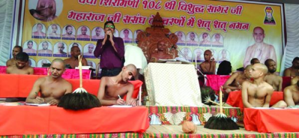आचार्य श्री ने दिया जीवन सूत्र, देखो जानो और जाने दो