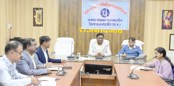 प्रशासनिक कसावट एवं दक्षता लाने की दिशा में करें काम-कलेक्टर