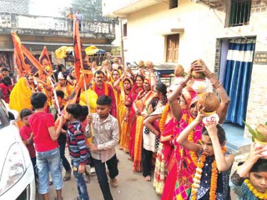 यज्ञ हवन कर धूमधाम से निकाली श्रीराम-जानकी की शोभायात्रा