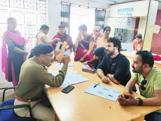 महिलाओं संग भाजयुमो ने अम्मान ट्रेडर्स के खिलाफ की लिखित शिकायत