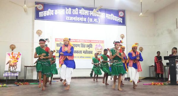 लोककला महोत्सव: छात्र-छात्राओं की प्रस्तुतियों ने मोहा मन