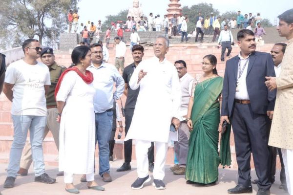 ताम्रध्वज ने किया नवीन राजिम मेला स्थल का अवलोकन