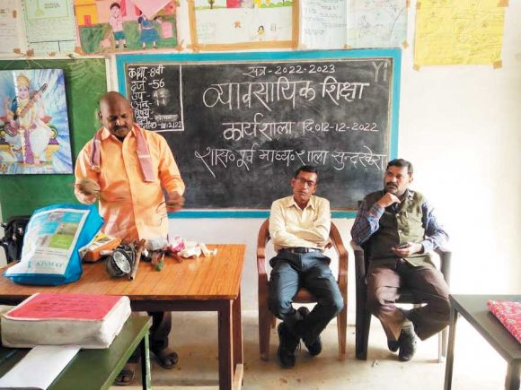 सरकारी स्कूल में व्यवसायिक शिक्षा पर कार्यशाला