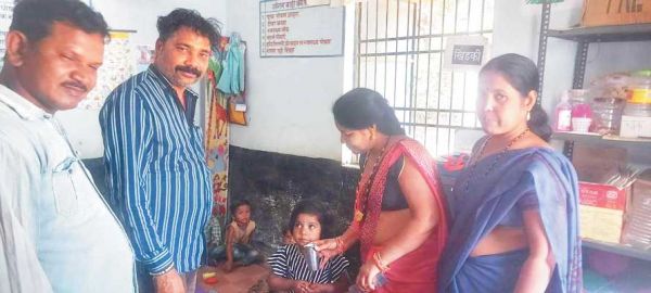 70 लोगों को फाइलेरिया दवाई खिलाई