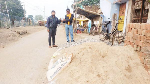 सडक़ पर भवन निर्माण सामान,   4 दुकानों  पर जुर्माना