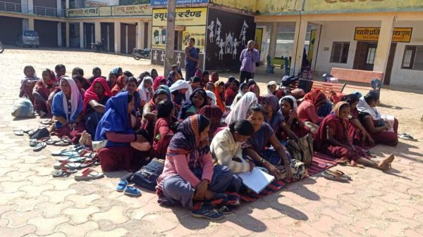 8 सूत्रीय मांगों को ले आंगनबाड़ी कार्यकर्ता-सहायिका बेमुद्दत हड़ताल पर
