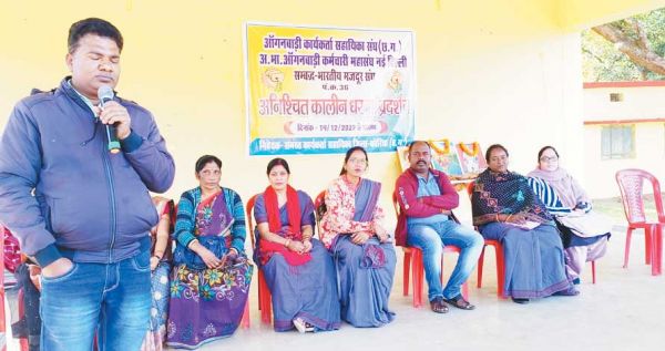 मांगों को लेकर आंबा कार्यकर्ताओं की हड़ताल जारी, केंद्र के संचालन पर असर 