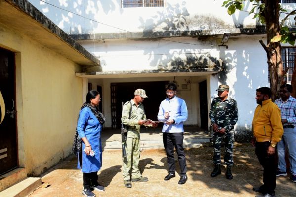  निर्माणाधीन लाइब्रेरी का निरीक्षण कर निर्माण कार्यों को तीव्र गति से पूर्ण करने निर्देश