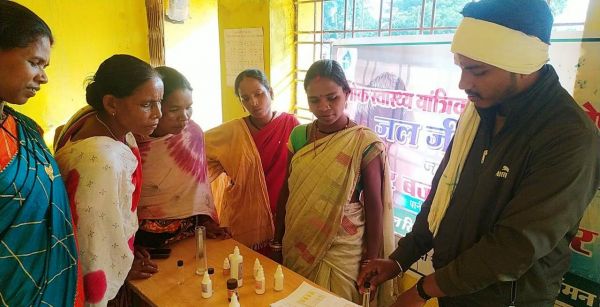 जनचौपाल: स्कूल, पंचायत में जाकर किया जागरूक