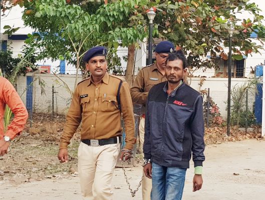 अप्राकृतिक संबंध बनाने दबाव डाला, तो ईंट से कुचला सिर, गिरफ्तार