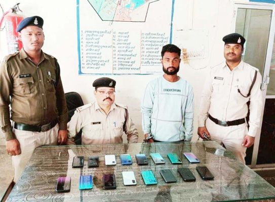 मोबाइल बेचने की फिराक में घूम रहा आरोपी गिरफ्तार