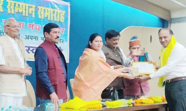 कवियों की ऑनलाइन स्पर्धा में पप्पू को द्वितीय स्थान       