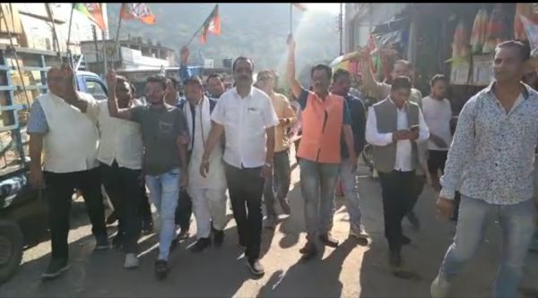 मोदी पर अभद्र टिप्पणी, भाजपाईयों ने पाक विदेश मंत्री का फूंका पुतला