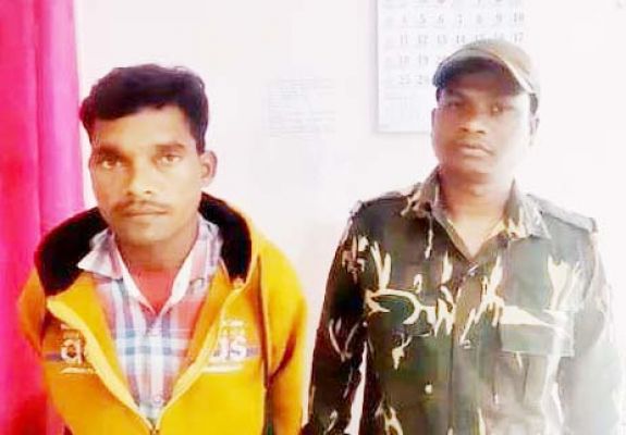 ग्रामीण की हत्या : आगजनी करने वाला नक्सल आरोपी गिरफ्तार