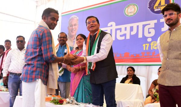 उत्साहपूर्वक मना छत्तीसगढ़ गौरव दिवस, मरकाम सहित जनप्रतिनिधि हुए शामिल