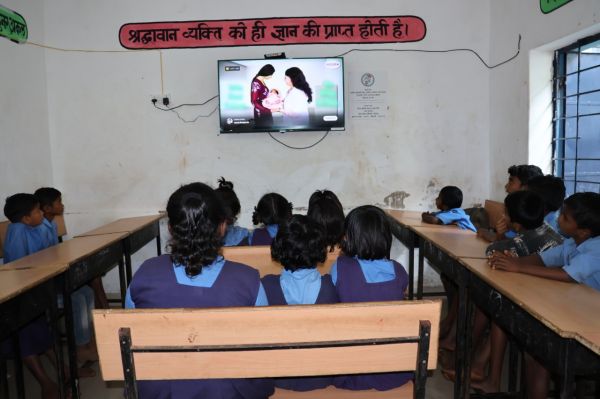 स्मार्ट टीवी की स्टडी मटेरियल बच्चों के विकास को दे रही नया आयाम
