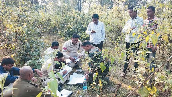 गला रेत पत्नी की हत्या, पति विक्षिप्त हालत मेंं मिला, मौत