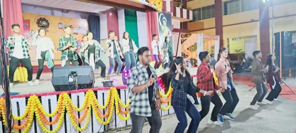 37 साल पुराने छात्रों ने फिर से जिया स्कूली जीवन,  निकाली रैली, सांस्कृतिक कार्यक्रमों की प्रस्तुति भी