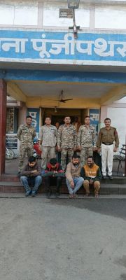 बीएस स्पंज प्लांट में 10-10 टन रॉ मटेरियल में कम ला रहे थे ट्रक ड्रायवर, एफआईआर  