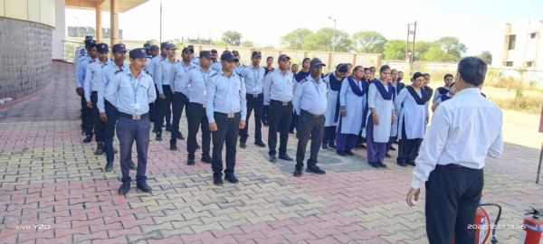 सफाई व सुरक्षाकर्मियों ने किया मॉक ड्रिल